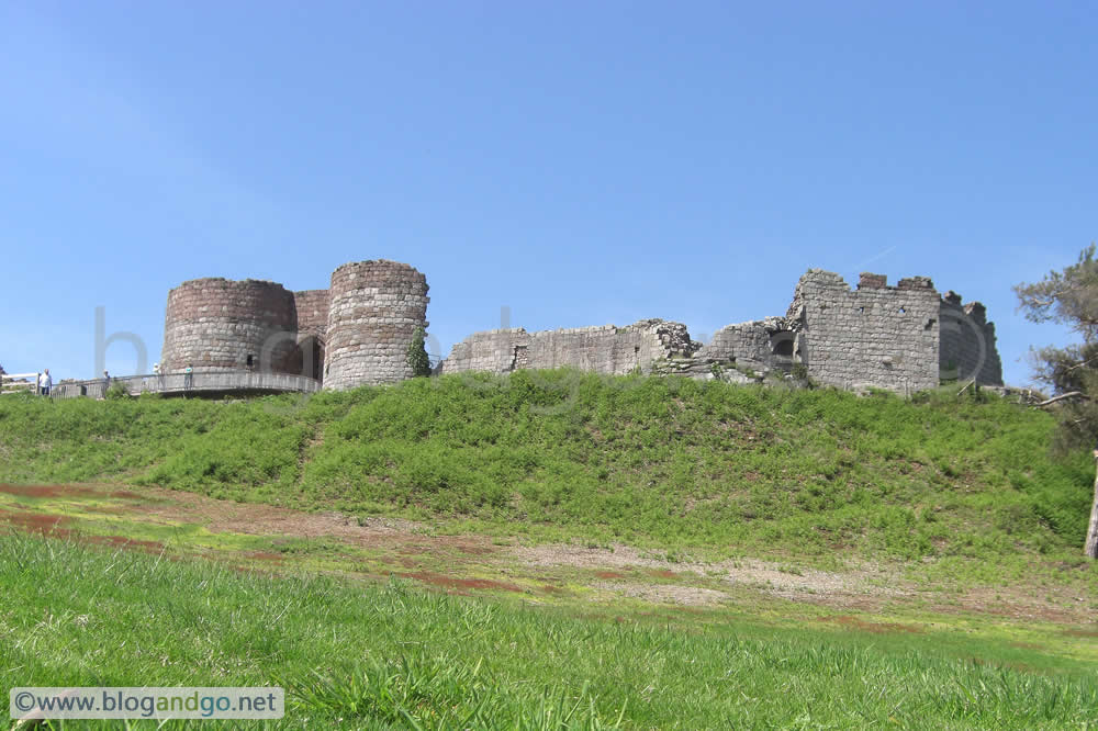 Inside the outer bailey looking up to the castle